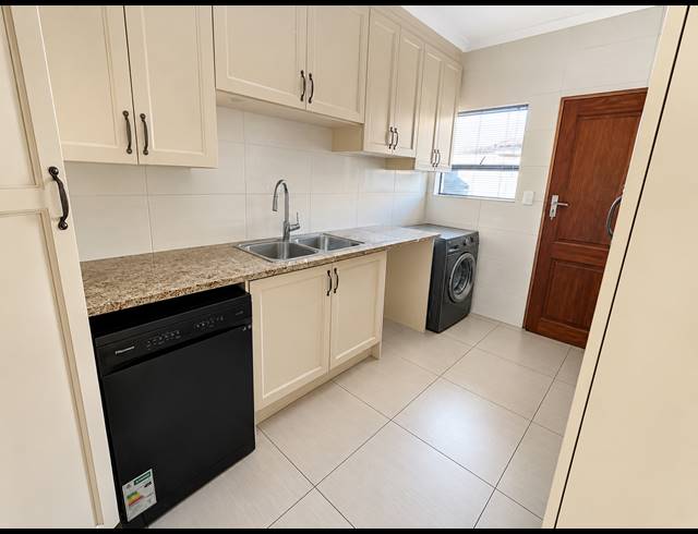 4 BEDROOM HOUSE FOR SALE IN THREE RIVERS EAST